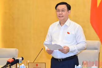Chủ tịch Quốc hội Vương Đình Huệ phát biểu bế mạc phiên họp. (Ảnh: DUY LINH)