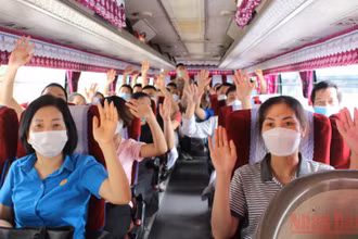 Đoàn y tế tỉnh Phú Thọ lên đường hỗ trợ TP Hồ Chí Minh chống dịch Covid-19.