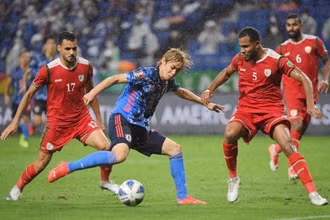 Đội tuyển Oman thi đấu nỗ lực trước đội bóng số 1 châu Á - Nhật Bản. (Ảnh: FIFA)