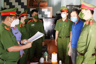 Công an Quảng Bình tống đạt quyết định khởi tố vụ án, khởi tố bị cán đối với Cao Tiến Dũng.