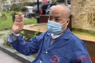 Bệnh nhân Hoàng Văn Ngọc đã được hồi sinh sau khi rơi vào tình trạng nguy kịch do nhiễm Covid-19. (Ảnh: THIÊN LAM)
