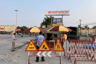 Thị xã Điện Bàn tăng cường kiểm soát người và phương tiện ra, vào địa phương.