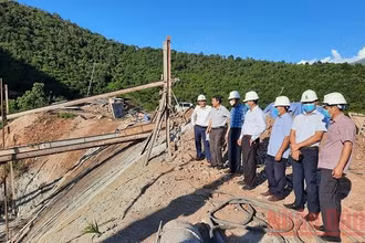 Thành viên Hiệp hội doanh nghiệp tỉnh Điện Biên tham quan, học tập kinh nghiệm quản lý theo phương thức “sản xuất 3 tại chỗ” của Công ty xây dựng số 6.