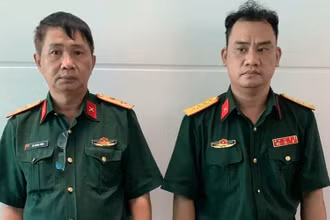 2 đối tượng giả mạo sĩ quan quân đội.