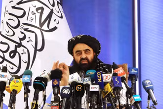 Quyền Ngoại trưởng của Chính phủ lâm thời mới thành lập tại Afghanistan Amir Khan Muttaqi phát biểu tại một cuộc họp báo ở Kabul, Afghanistan, ngày 14/9/2021. (Ảnh: Reuters)