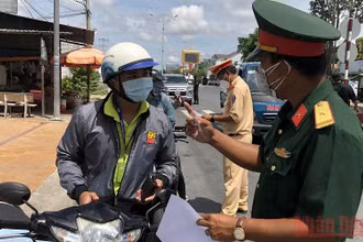 Sau khi chuyển sang trạng thái “bình thường mới”, Sóc Trăng vẫn duy trì các chốt kiểm soát nhằm kịp thời phát hiện không để dịch Covid-19 lây lan trong cộng đồng.