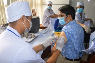 Tăng cường tiêm ngừa Covid-19 cho người dân Sóc Trăng.