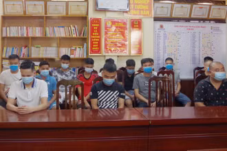 Các đối tượng bị tạm giữ để điều tra xử lý.