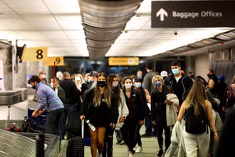 Bên trong một sân bay tại TP Denver, bang Colorado, Mỹ, tháng 11/2020. (Ảnh: Reuters)