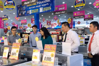 Đoàn công tác của Sở Công thương kiểm tra việc triển khai Tháng Khuyến mại Hà Nội.