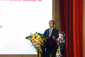Thứ trưởng Y tế Trần Văn Thuấn phát biểu tại lễ mitting.