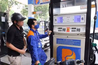 Giá xăng tăng thêm hơn 600 đồng/lít