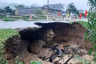 Mưa lũ gây sạt lở trên quốc lộ 32 tại Lai Châu vào tháng 8 vừa qua (Ảnh: Trần Tuấn).