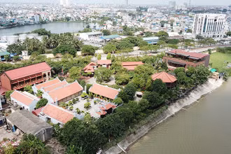 Toàn cảnh khu sinh thái Lưu Gia Trang nằm bên ngoài đê sông Đào, thuộc địa bàn phường Năng Tĩnh, TP Nam Định (Nam Định).