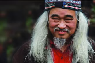 Dịch giả Đoàn Tử Huyến.