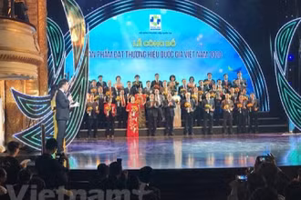 Phó Thủ tướng Thường trực Trương Hòa Bình tại Lễ tôn vinh các doanh nghiệp có sản phẩm đạt Thương hiệu quốc gia năm 2020. (Ảnh: Vietnamplus.vn)