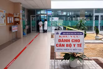 Khoa Truyền nhiễm, Bệnh viện đa khoa tỉnh Thái Bình, nơi đang cách ly, điều trị cho bệnh nhân số 1138 tái dương tính với SARS-CoV-2.