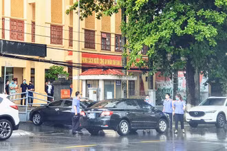 Các cán bộ Cơ quan điều tra (Viện Kiểm sát nhân dân tối cao) thực hiện nhiệm vụ tại Công an quận Đồ Sơn.