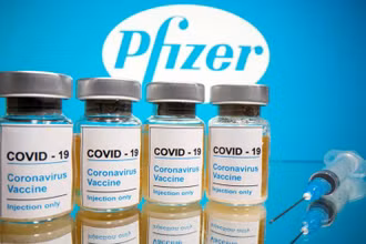 Vaccine phòng Covid-19 của Pfizer. (Ảnh: Reuters)