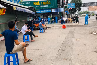 Lấy mẫu xét nghiệp SARS-CoV-2 cho người dân ở TP Biên Hòa, tỉnh Đồng Nai.