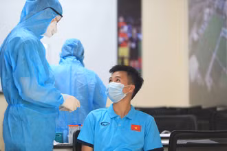 Đội tuyển nữ Quốc gia còn hai lần lấy mẫu xét nghiệm trước khi lên đường du đấu. (Ảnh: VFF)