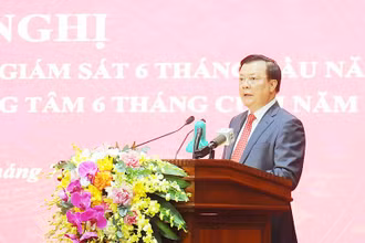 Bí thư Thành ủy Hà Nội Đinh Tiến Dũng phát biểu chỉ đạo hội nghị.