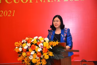 Đồng chí Bùi Thị Minh Hoài phát biểu tại Hội nghị sơ kết công tác dân vận 6 tháng đầu năm 2021.