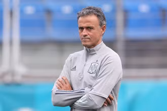 Ông Luis Enrique từng chơi cho đội tuyển Tây Ban Nha trong ba kì World Cup 1994, 1998 và 2002, cũng như EURO 1996. 