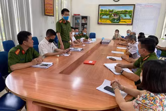 Công an phường Liễu Giai (quận Ba Đình, Hà Nội) tổ chức Hội nghị tuyên truyền việc thi hành Luật Cư trú năm 2020 tới các Tổ trưởng dân phố, Bí thư chi bộ, Trưởng công tác mặt trận...