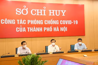 Bí thư Thành ủy Hà Nội Đinh Tiến Dũng phát biểu chỉ đạo tại Sở chỉ huy công tác phòng, chống dịch sáng 25/7.