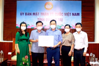 Các tổ chức, cá nhân ở Quảng Trị tiếp tục ủng hộ phòng, chống Covid-19.