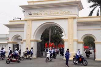Trường THPT Quảng Xương 1 ở thị trấn huyện lỵ Quảng Xương, tỉnh Thanh Hóa.