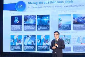 PGS, TS Trần Xuân Bách, Phó Chủ tịch Hội Liên hiệp thanh niên Việt Nam, Tổng Thư ký Diễn đàn Trí thức trẻ Việt Nam toàn cầu báo cáo tổng kết Diễn đàn lần thứ IV.