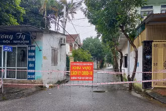 Thành phố Vinh lập chốt ngăn người ra vào các khu dân cư xuất hiện F0.