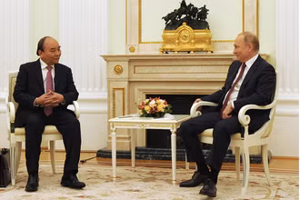 Chủ tịch nước Nguyễn Xuân Phúc và Tổng thống Nga Vladimir Putin.