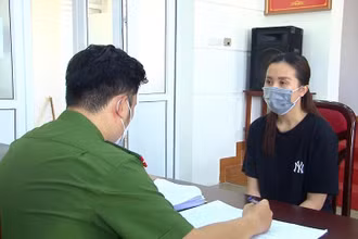 Nguyễn Thị Vân Anh là một trong ba đối tượng bị Công an quận Nam Từ Liêm (Hà Nội) khởi tố và tạm giam để điều tra về tội cho vay nặng lãi trong giao dịch dân sự.