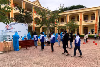 Test nhanh cho học sinh Trường PTTH Lê lợi, Thị trấn Lạt (Tân Kỳ).