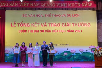 Trao giải Đại sứ văn hóa đọc.