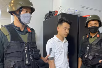 Công an bắt giữ đối tượng Đỗ Ngọc Hà - Hà Miên. (Ảnh: cand.com.vn)
