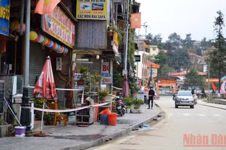 Phong tỏa nhà hàng Quang Dũng, phố Xuân Viên, tổ 4, phường Sa Pa, thị xã Sa Pa.
