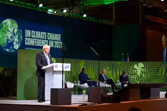 Thủ tướng Anh Boris Johnson phát biểu tại một hội nghị trong khuôn khổ COP26. (Ảnh: COP26)