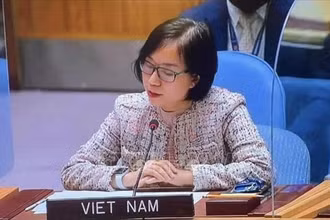 Tham tán Công sứ, Phó Trưởng Phái đoàn Thường trực Việt Nam tại LHQ Nguyễn Phương Trà phát biểu tại một phiên họp Hội đồng Bảo an Liên hợp quốc. Ảnh tư liệu: TTXVN