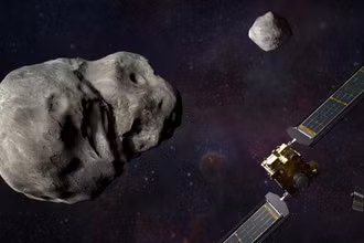 Mô tả tàu vũ trụ DART tiếp cận tiểu hành tinh Didymos. Nguồn: NASA.