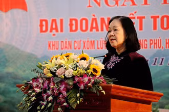 Đồng chí Trương Thị Mai phát biểu tại Ngày hội đại đoàn kết dân tộc.