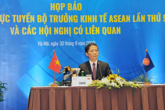 Bộ trưởng Trần Tuấn Anh chủ trì họp báo quốc tế.