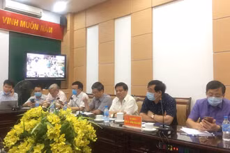 Các chuyên gia hội chẩn ngày 4-8.