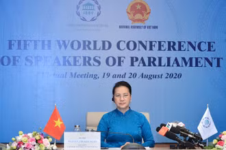 Chủ tịch Quốc hội Nguyễn Thị Kim Ngân phát biểu tại phiên thảo luận. (Ảnh: HOÀNG QUỲNH)