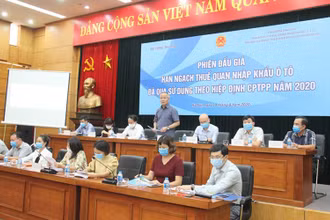 Thứ trưởng Công thương Trần Quốc Khánh phát biểu tại phiên đấu giá. 
