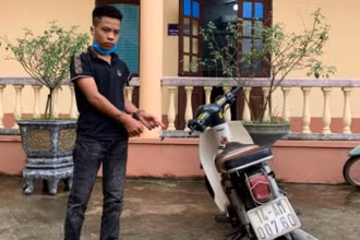 Nguyễn Tiến Dũng tại cơ quan công an.
