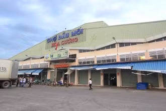 Chợ đầu mối Hoà Cường, nơi BN 987 buôn bán.